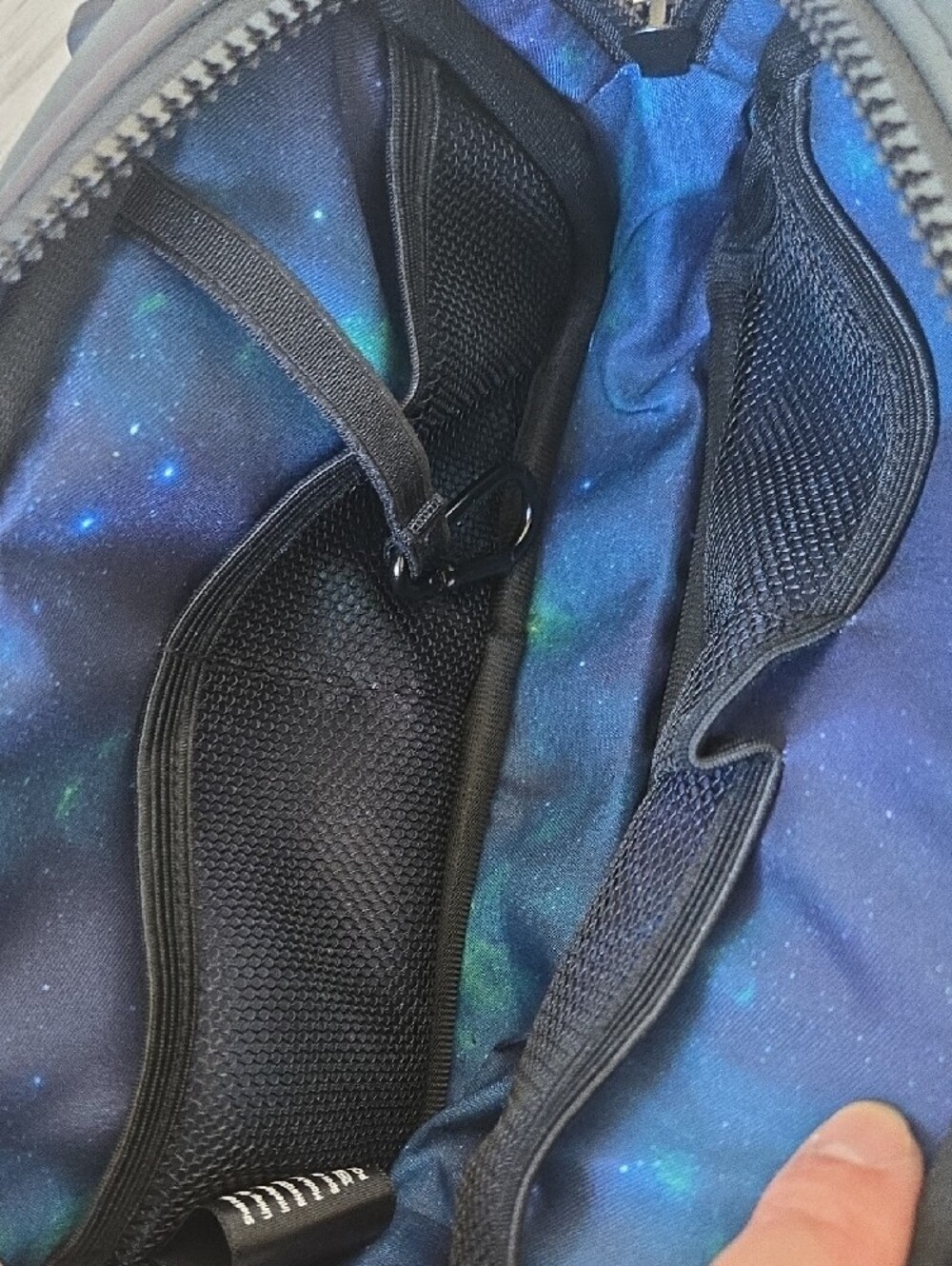 POPFLEX Iridescent Waist Pack with Black Strap - Picture 7 of 7